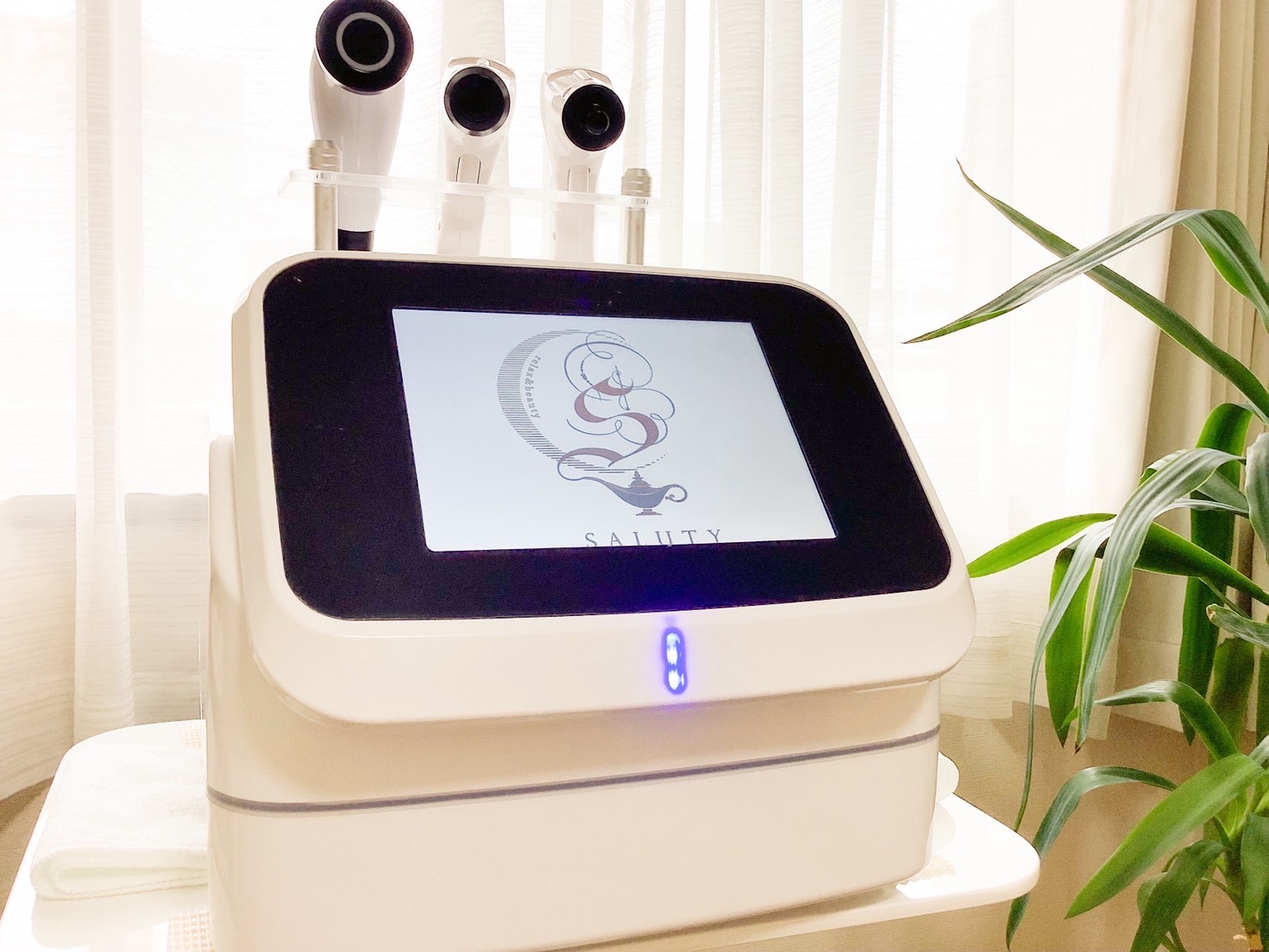 「たるみ・しわ・まぶたまで！最新リフトアップ機器《リジュリフト》
